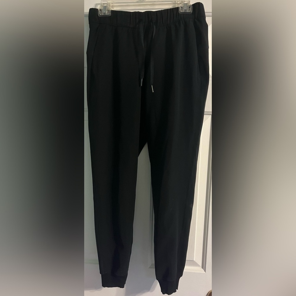 LIKE NEW Lululemon Joggers Size 6 | Black w Tie & Cuffed Ankle